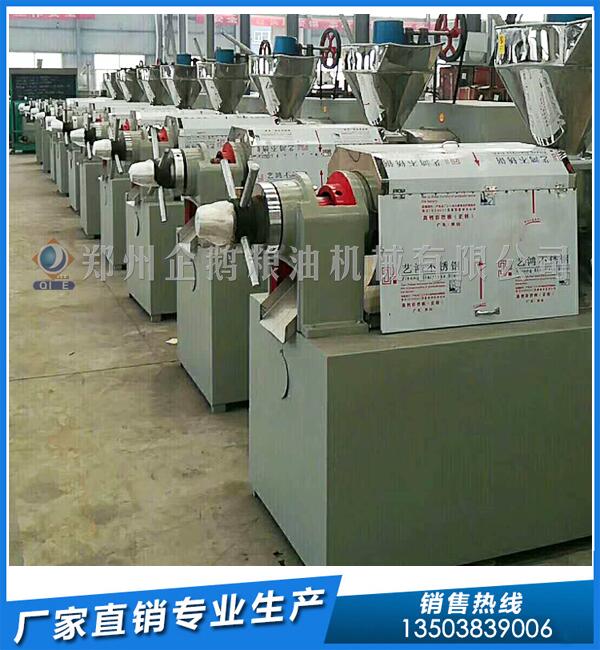 企鵝榨油機:龍?zhí)锎蠖褂蛪赫ズ妄埓蠛颂矣驮O(shè)備發(fā)貨(圖1) 130型榨油機